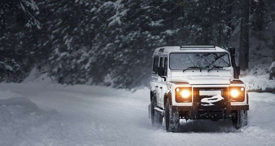 4wd vehicle, in snow